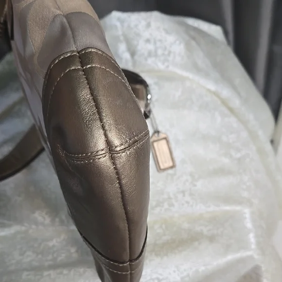 Coach Rare Metallic Soho Bucket Bag with Convertible Strap Looks and Feels New - Picture 3 of 11